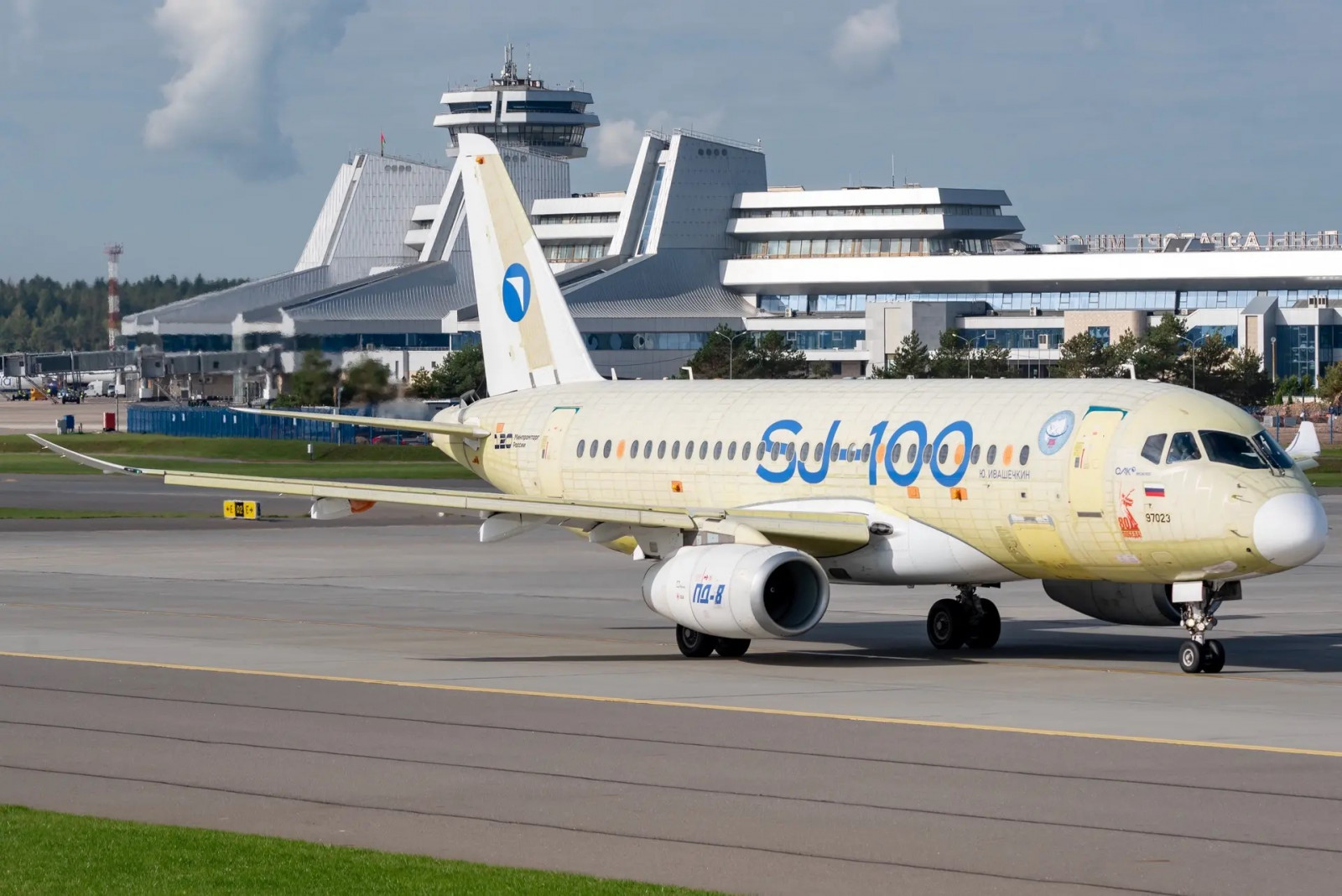 Испытания SJ-100 в Минске включают заходы на посадку по спутниковой навигации